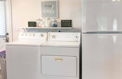 Brookings Apartment | Adventure & Relax "Lee's Harbor Inn Unit A"