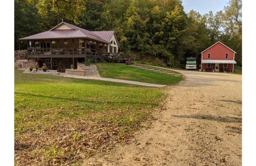 Frontenac House | Adventure Time ideally located near a state park and large lake.
