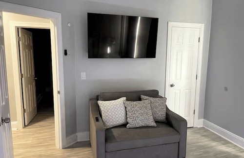 Industry Apartment | Adventures In NYC Only 10 Mins to NYC