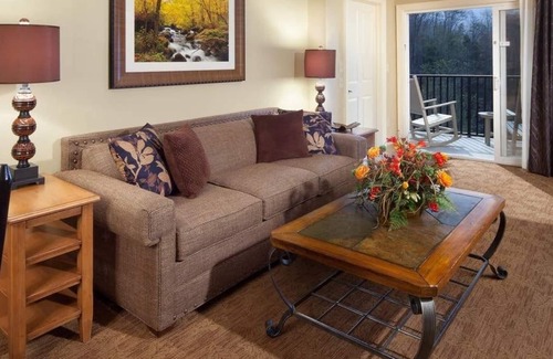 Gatlinburg Resort | Adventurous Mountain Stay-Smoky Mountain Resort-2 Bedroom