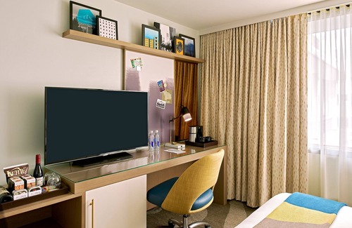 Downtown Portland Hotel | Adventurous Urban Retreat Near Hotspots – Walkable & Bike-Friendly, Pets Allowed
