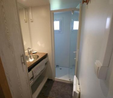 Gastes Ski Chalet | AE village