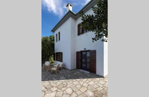 Zagora-Mouresi House | Aegean's Whispery Seafront Villa