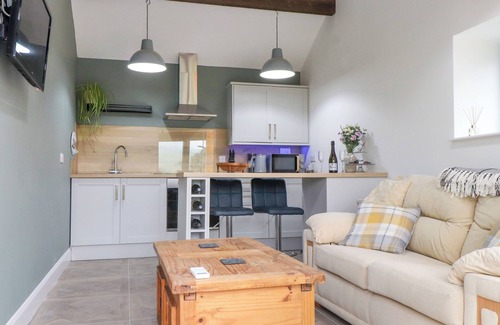 Garn Fadryn Cottage | AEL-Y-BRYN, romantic, with a garden in Tudweiliog