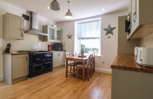Garn Fadryn House | AEL Y FRON, pet friendly, character holiday cottage in Aberdaron