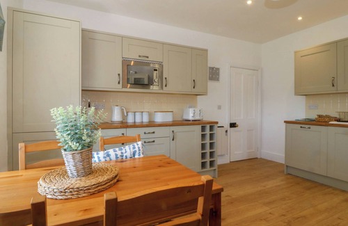 Garn Fadryn House | AEL Y FRON, pet friendly, character holiday cottage in Aberdaron