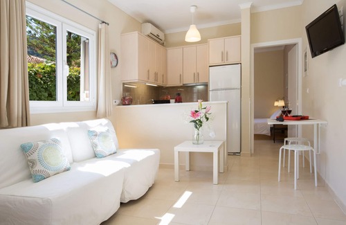 Agios Ioannis House | AELIA HOUSE - HELIOS - With The Power Of Sun & The Simplicity Of The Olive Tree