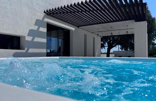 Carovigno Villa | Aeneas Villa Pool & Jacuzzi al mare Torre Guaceto