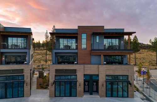 Bend House | Aerie Chic 4 Unit Buyout 10BDR Hot Tub Mountain Views Mins to Downtown