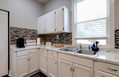 Tallahassee House | Aesthetic 3BD Home, Downtown, FSU, Games & Yard