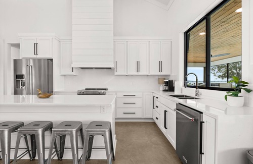 Negreet House | AESTHETIC WATERFRONT BUNGALOW, FISHING PIER, FIREPIT