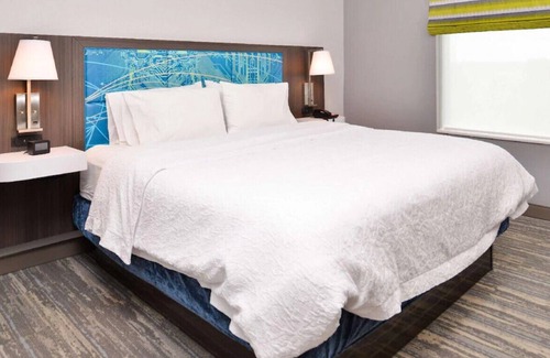 Oakdale House | Aesthetically Sufficient Room for Your Stay