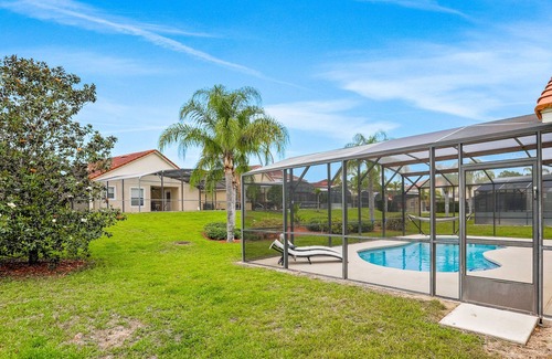 Lake Wilson Preserve House | Affable home with pool, lanai, grill, Pack-N-Play, & kitchen - snowbird-friendly