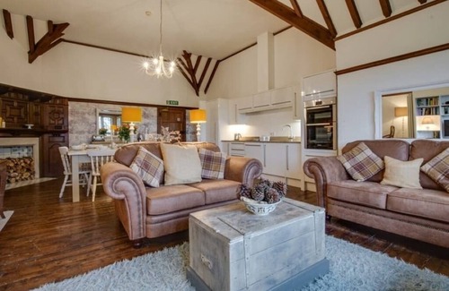 Putsborough Apartment | Affinity @ Pickwell Manor - huge space for 7 people in a beautiful manor house