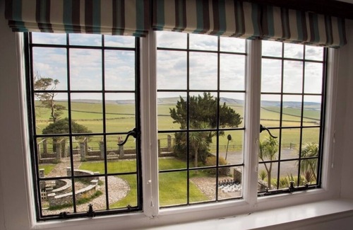 Putsborough Apartment | Affinity @ Pickwell Manor - huge space for 7 people in a beautiful manor house