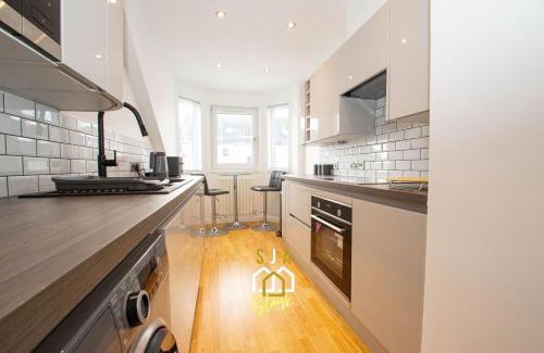 Central Aberdeen Apartment | Affleck Retreat 3 - SJA Stays - Modern 1 Bed Apartment
