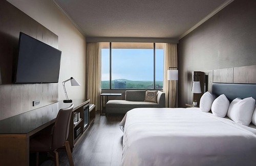 Nashville Resort | Affordability Meets Comfort! Short Drive to Adventure Science Center, w/Pools