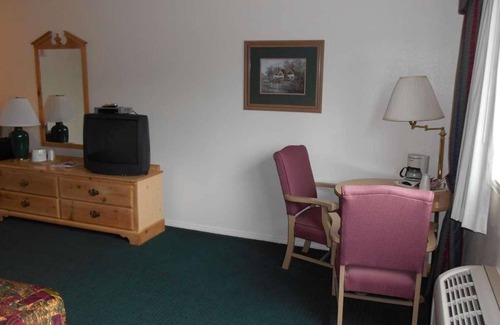 Enumclaw House | Affordability Meets Comfort at GuestHouse Enumclaw! Free Onsite Parking