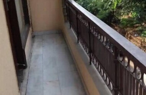 New Delhi Apartment | Affordable 3 BHK in Lajpat Nagar near Market by HostMyStay