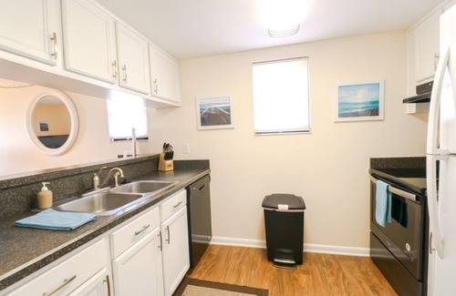 Butler Beach Condo | AFFORDABLE AND OCEAN VIEW! Ground floor 1 bedroom condo overlooking the pool