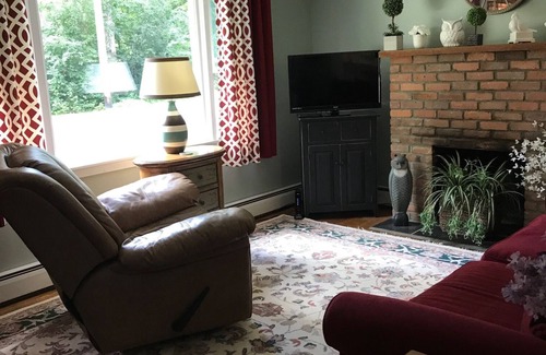 Dorset House | AFFORDABLE, CHARMING, DORSET GETAWAY. PET FRIENDLY. CLOSE TO THE HORSE SHOW.