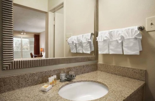 Alexandria West House | Affordable Comfort in Alexandria! 2 Double Beds11
