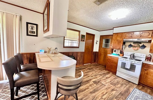 Negreet House | Affordable Comfort Near Toledo Town- Relax at The Toledo Bend Getaway