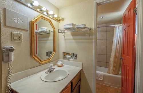 Allison Hotel | Affordable Comfort Perfect for Transit Guests Near Gallup Amtrak Station