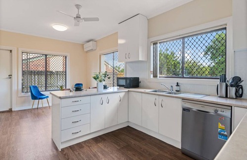 Sunnybank House | Affordable & Convenient Stay | 4Beds w/Ducted AC
