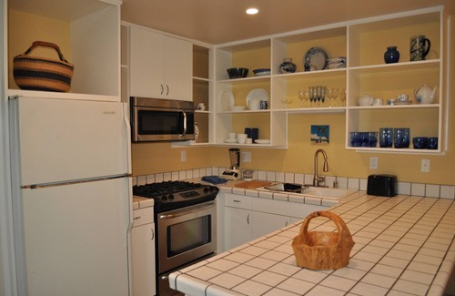 Carpinteria Condo | Affordable, end unit on courtyard in desirable La Cabaña! Steps From beach