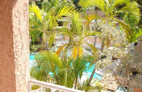 Paradise Island Condo | Affordable Getaway on Paradise Island - Cozy & Charming