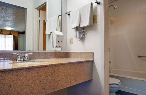 Decatur Hotel | Affordable Inn Decatur Double Queen Room, Enjoy Complimentary Breakfast, 2 Units