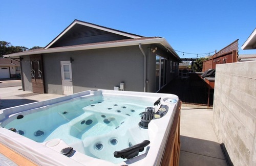 Morro Bay House | Affordable Luxury: 20% off Beachside Home + Hot Tub