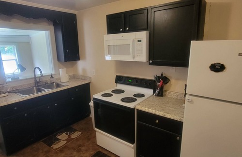 Newport News House | Affordable Newport News. Sleeps 6, easy Shipyard access