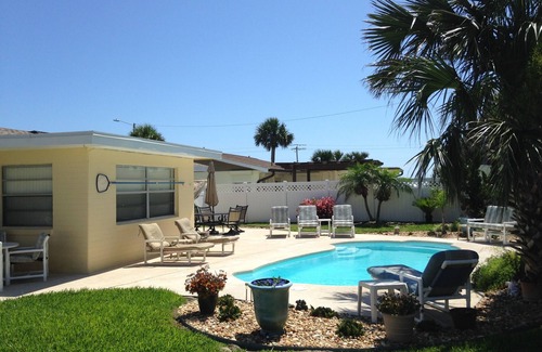 Aqua Vista Circles House | Affordable Pool & Beach Cottage, Second Home from Beach, 400 feet to the beach