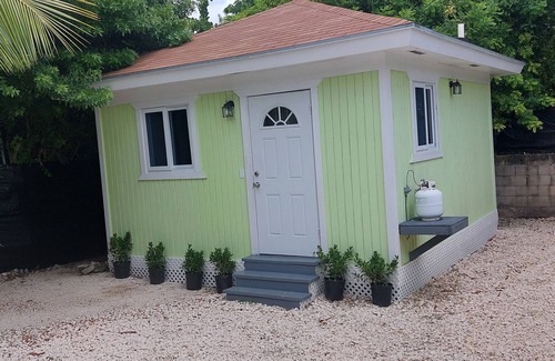 Nassau Cottage | Affordable Quiet Cottage 7 mins from Downtown Nassau/Paradise Island