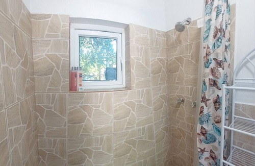 Nassau Cottage | Affordable Quiet Cottage 7 mins from Downtown Nassau/Paradise Island