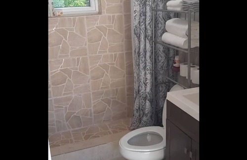 Nassau Cottage | Affordable Quiet Cottage 7 mins from Downtown Nassau/Paradise Island