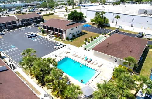 Englewood South Condo | Affordable Relaxation at Palm Manor