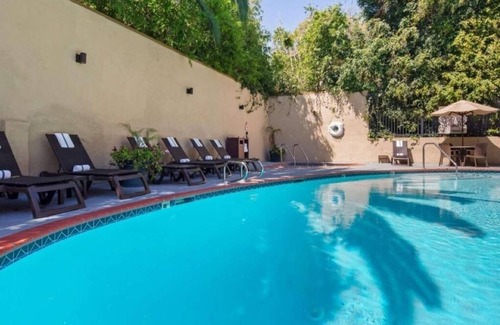 Hollywood Hotel | Affordable & Relaxing Stay Minutes from Iconic Hollywood Spots