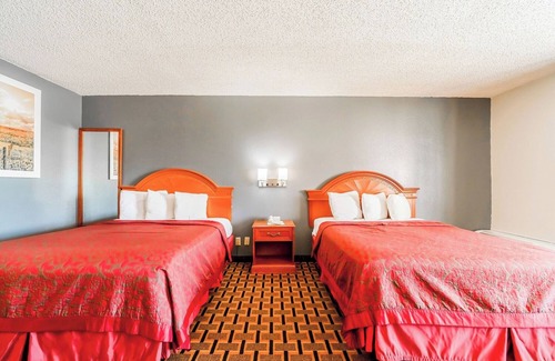 Vernon Hotel | Affordable Retreat Near Orbison Park – Pet-Friendly and Easy Parking