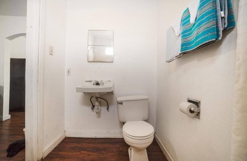 North Beach Hotel | Affordable Stay by Texas Aquarium – Pets Allowed & Parking