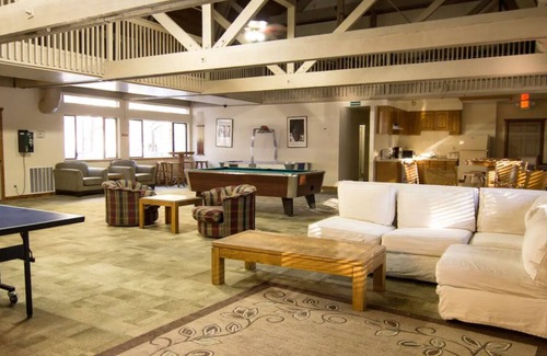 Mammoth Lakes Apartment | Affordable studio close to slope and golf