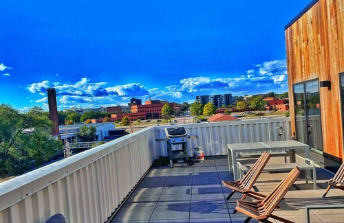 Downtown Des Moines Apartment | Affordable Stylish Studio in Des Moines