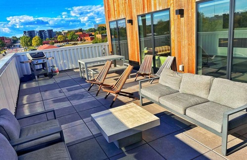 Downtown Des Moines Apartment | Affordable Stylish Studio in Des Moines