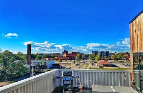 Downtown Des Moines Apartment | Affordable Stylish Studio in Des Moines