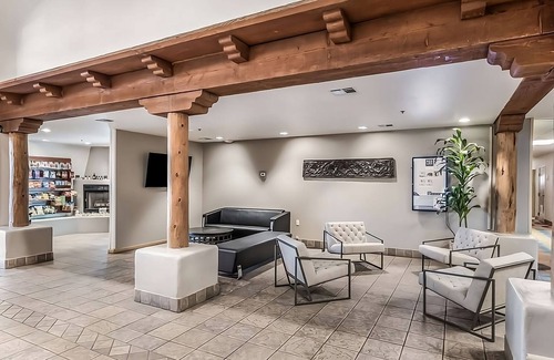 Palm Valley Hotel | Affordable Units Near Attractions! Pool, Parking, Breakfast, Free Wifi