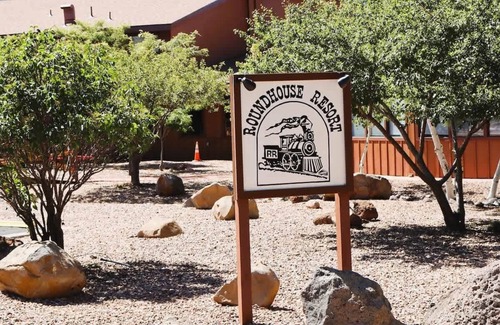 Pinetop Condo | Affordable 1BR Lodge Room in Pinehill, AZ – Ideal for Outdoor Adventurers