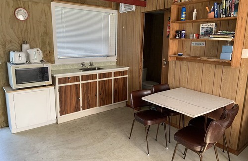 Snells Beach Cabin | Affordable with sea views and close to the beach