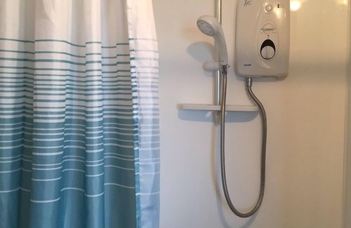 Snells Beach Cabin | Affordable with sea views and close to the beach